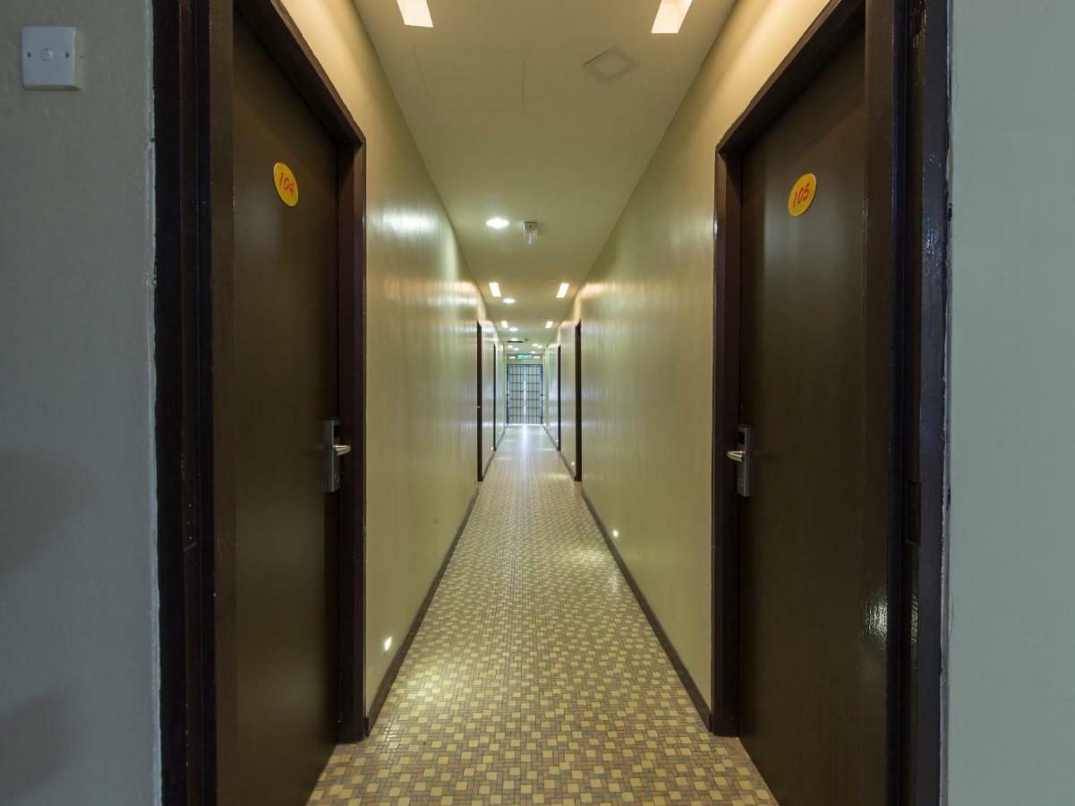 Oyo 1136 Pd Star Hotel Порт-Діксон Екстер'єр фото