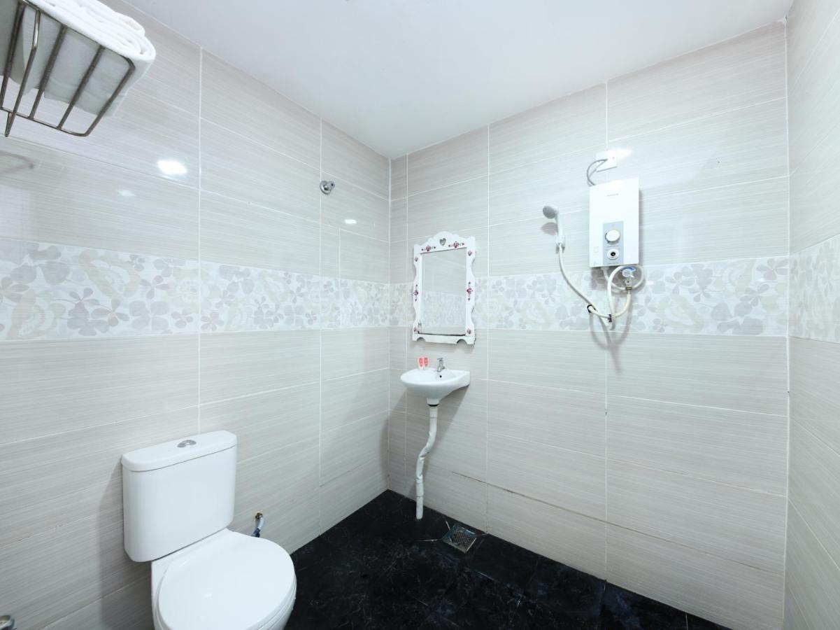 Oyo 1136 Pd Star Hotel Порт-Діксон Екстер'єр фото